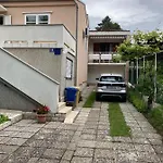 Ija *